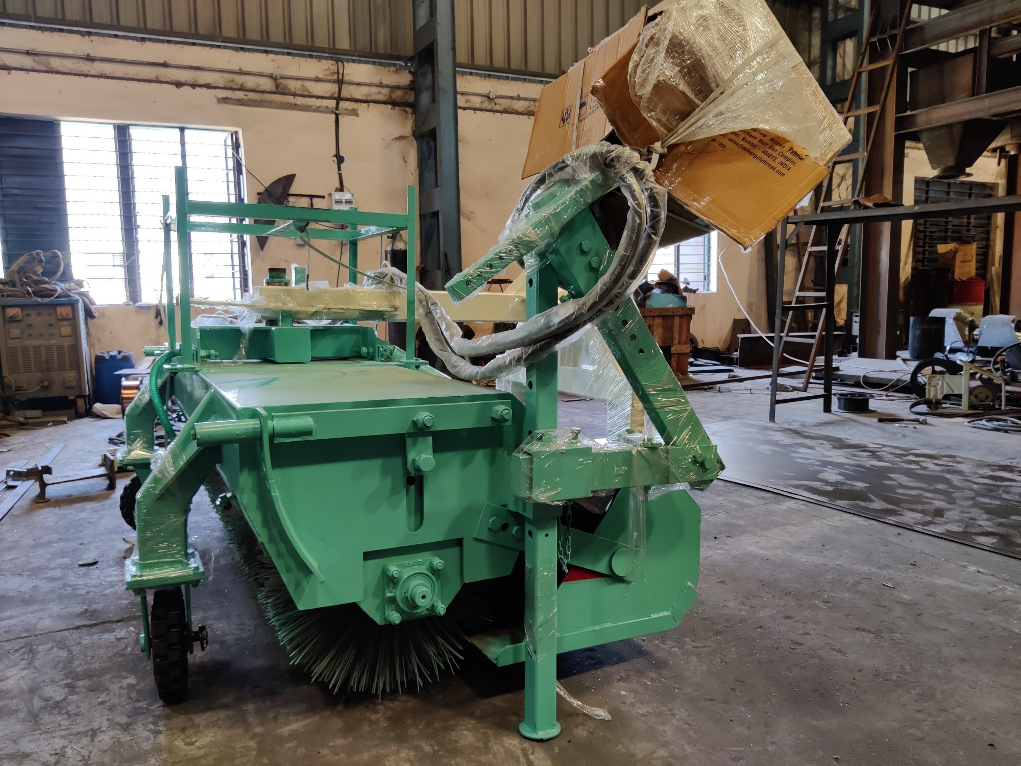 tractor-mounted-road-sweeping-machine